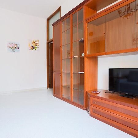 Bright Apartment Near The Sea With Parking Салерно Екстериор снимка