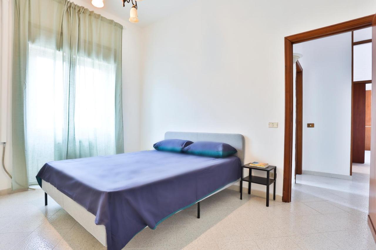 Bright Apartment Near The Sea With Parking Салерно Екстериор снимка