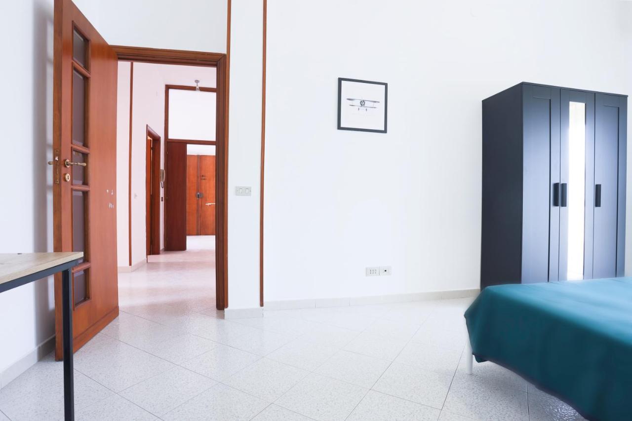 Bright Apartment Near The Sea With Parking Салерно Екстериор снимка