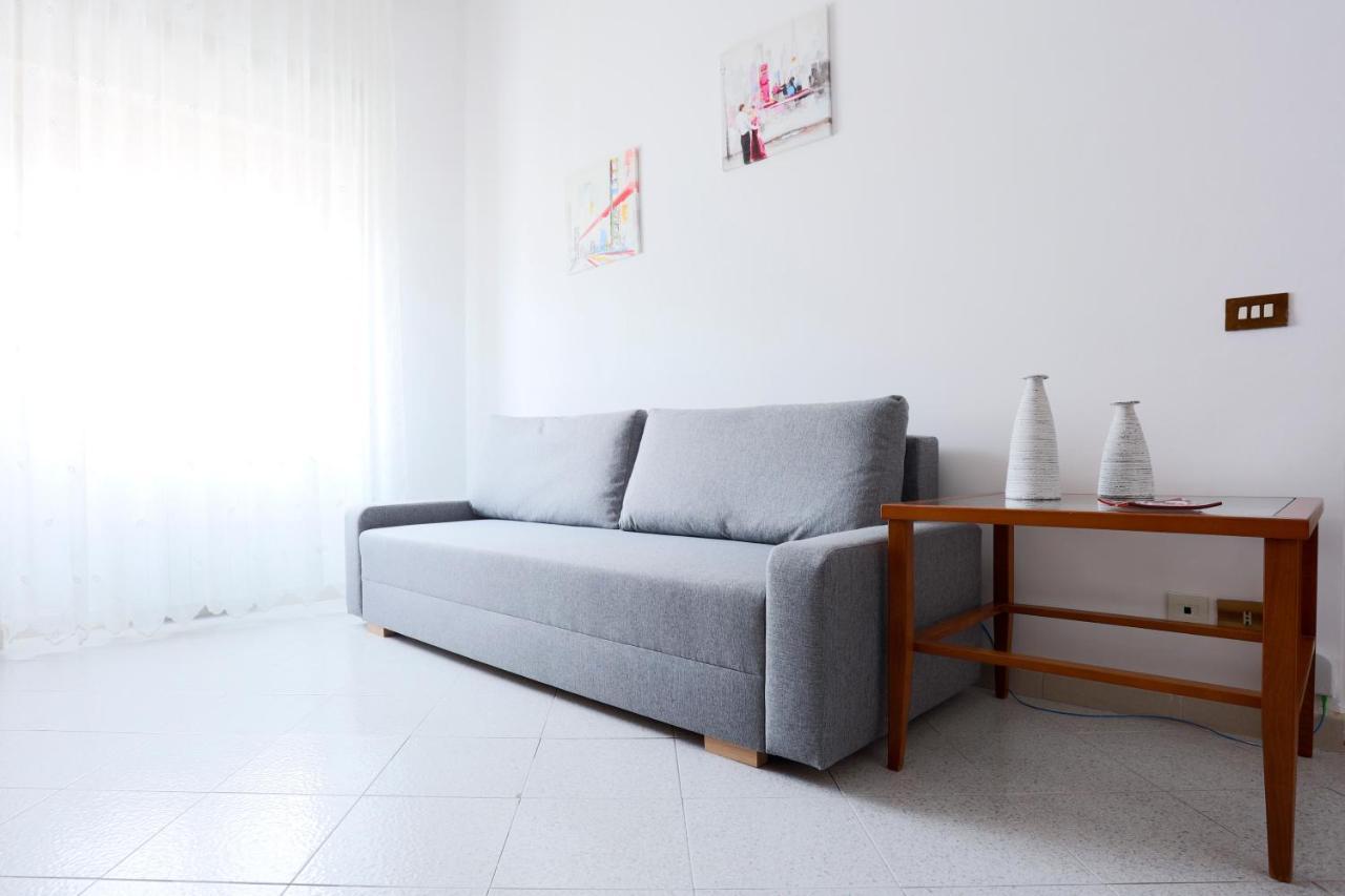 Bright Apartment Near The Sea With Parking Салерно Екстериор снимка