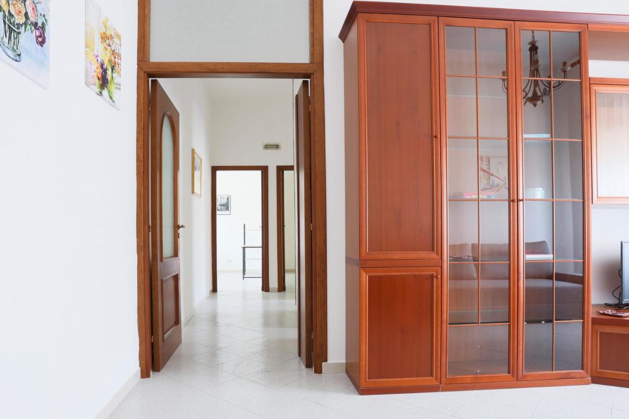 Bright Apartment Near The Sea With Parking Салерно Екстериор снимка