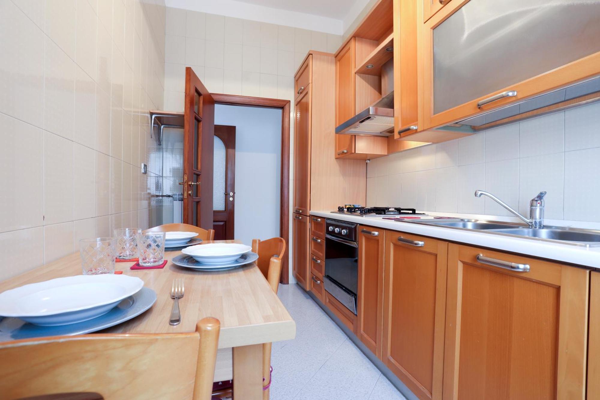 Bright Apartment Near The Sea With Parking Салерно Екстериор снимка