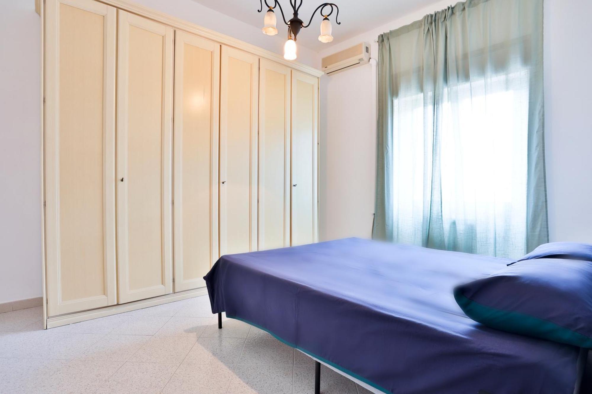 Bright Apartment Near The Sea With Parking Салерно Екстериор снимка